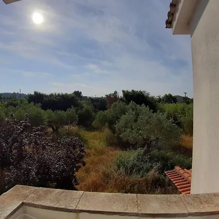 Little In Kassandra Halkidiki פורקה